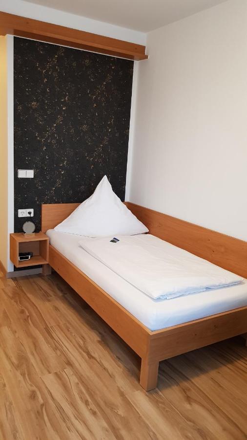 Braustueble Und Hotel Zur Post Вайлер-Зиммерберг Экстерьер фото