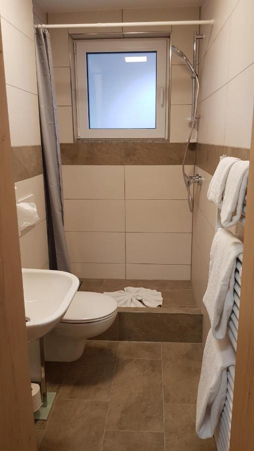 Braustueble Und Hotel Zur Post Вайлер-Зиммерберг Экстерьер фото